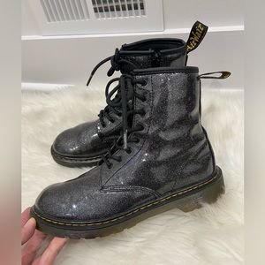 Dr martens unisex glitter black men’s size 5 women’s 6